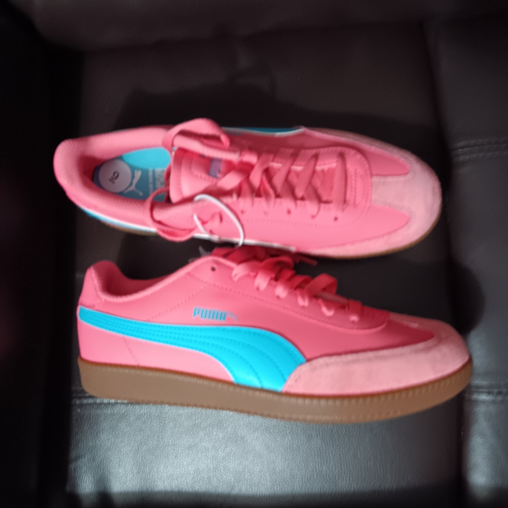 NWT Puma Suede Leather Pink and Blue Sneakers 9
